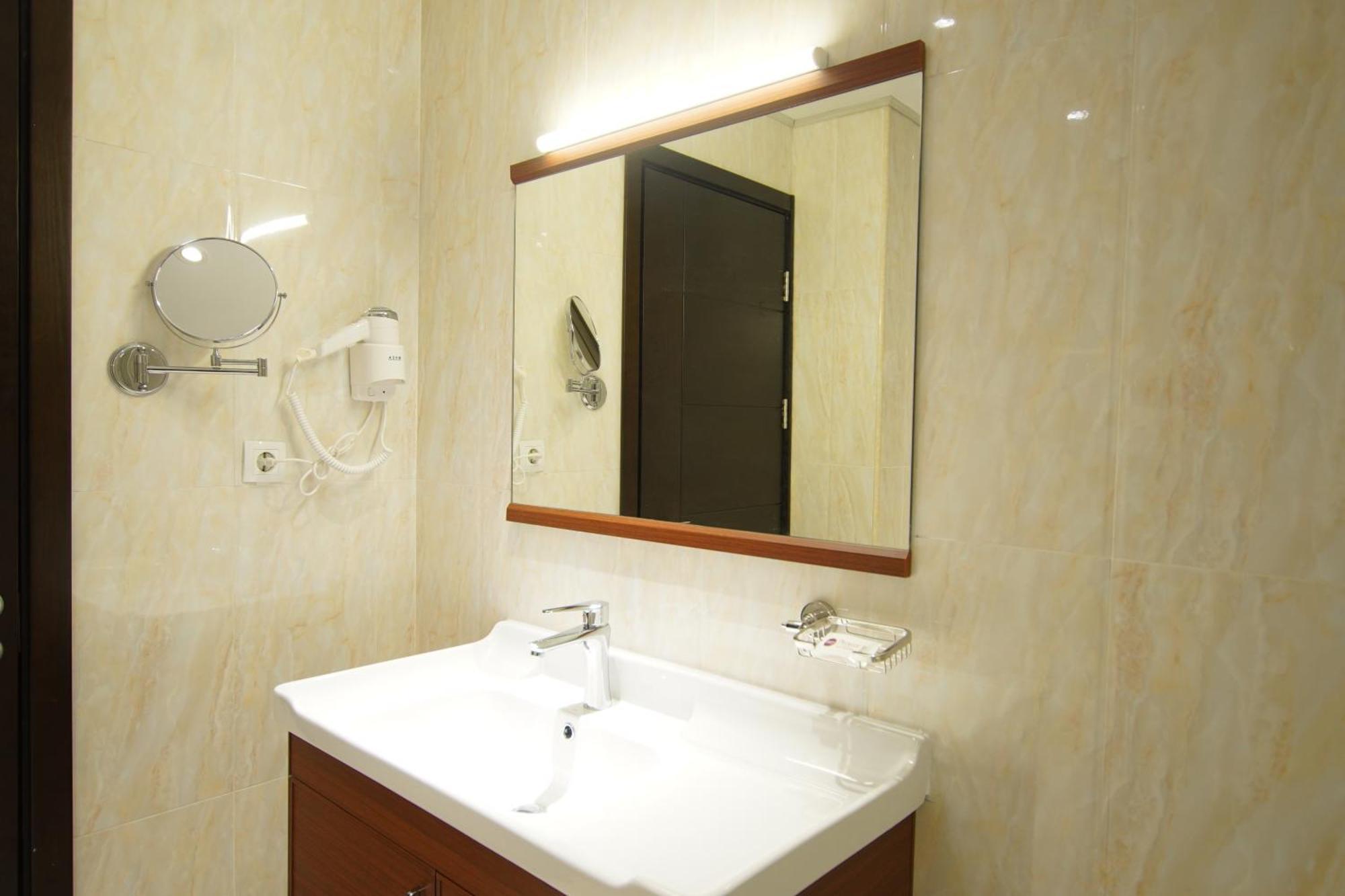 Best Western Premier Dynasty Addis Abeba Esterno foto